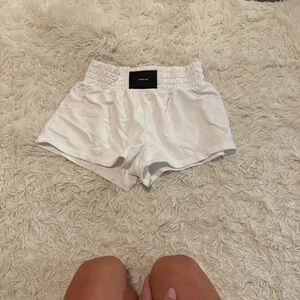 TALENTLESS White Highwaisted boxer shorts
